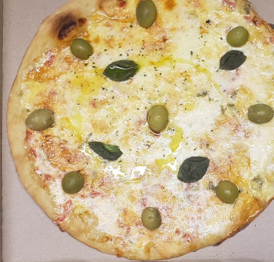 ½ Pizza Cuatro Quesos